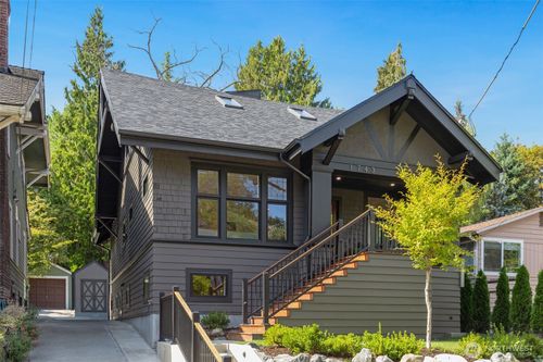 1743 26th Ave E, Seattle, WA, 98112-3013 | Card Image