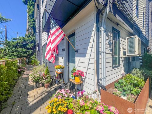 a-10712 Greenwood Ave N, Seattle, WA, 98133-8723 | Card Image