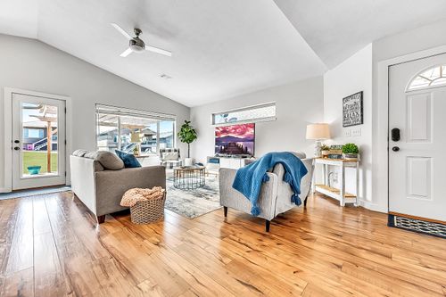 290 240th Ave, Arnolds Park, IA, 51331 | Card Image