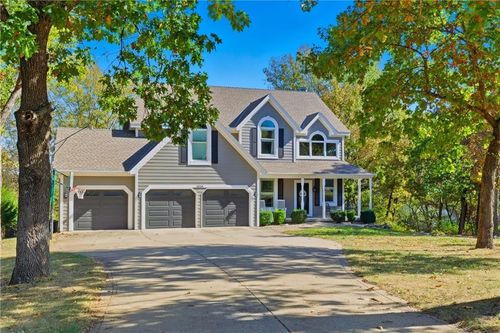 16516 149th Ct, Bonner Springs, KS, 66012-9375 | Card Image