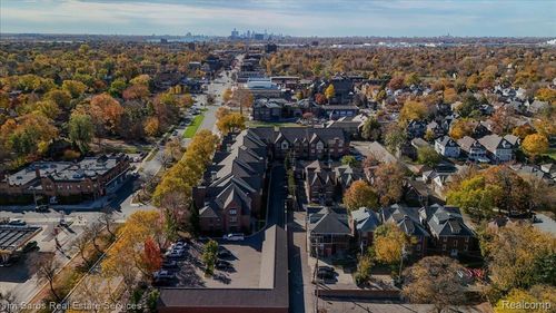 74 Pointe Park Pl, Grosse Pointe Park, MI, 48230-1387 | Card Image