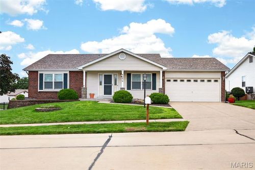 4046 Cambridge Crossing Dr, Saint Charles, MO, 63304-6953 | Card Image