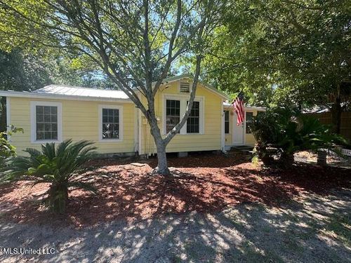 153 Saint Peter St, Biloxi, MS, 39530-3403 | Card Image