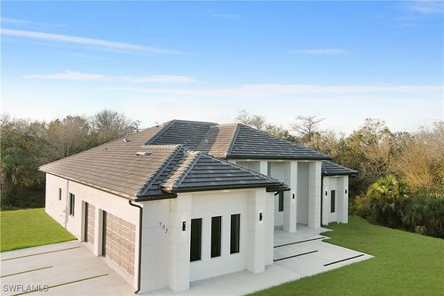 705 16th St Ne, NAPLES, FL, 34120-3618 | Card Image