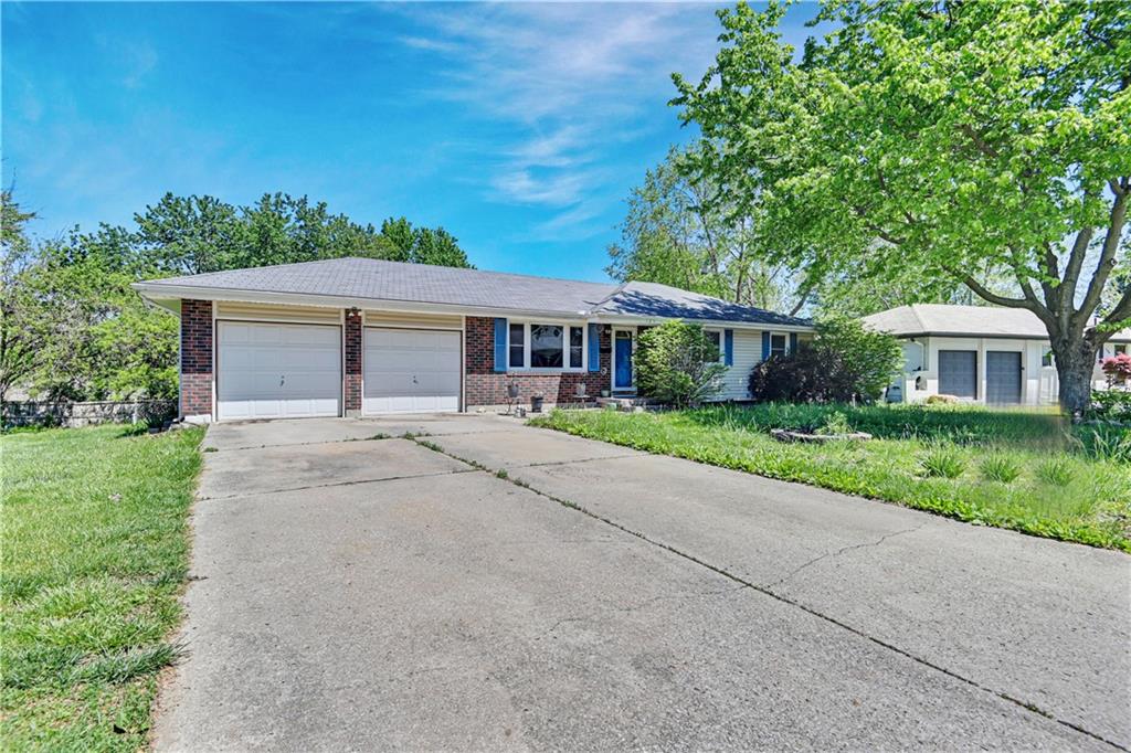 Moore St, Blue Springs, MO 64014