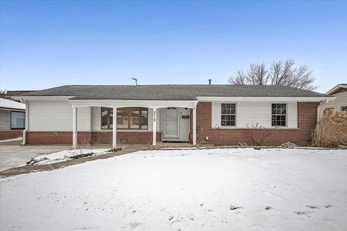 210 Brookhaven Dr, Elk Grove Village, IL, 60007-4004 | Card Image