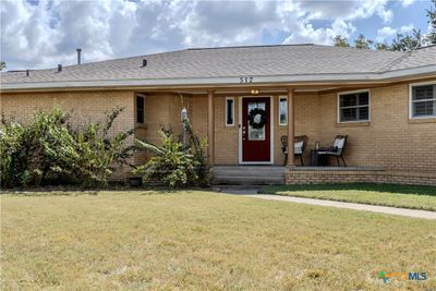 512 S Avenue F, House other with 3 bedrooms, 3 bathrooms and null parking in Shiner TX | Image 3