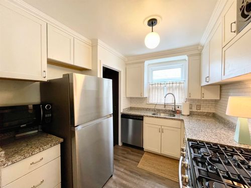 2230 Hawthorne Rd, Grosse Pointe Woods, MI, 48236-1480 | Card Image