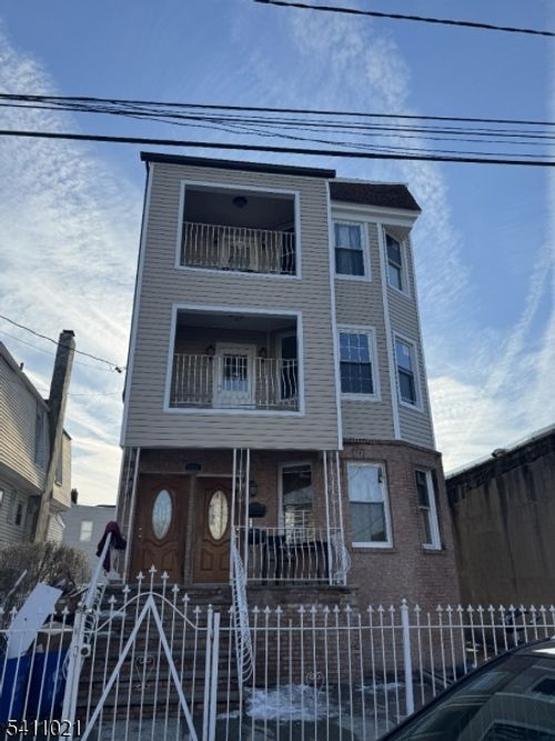 1-590 Hawthorne Ave, Newark, NJ, 07112-1122 | Card Image