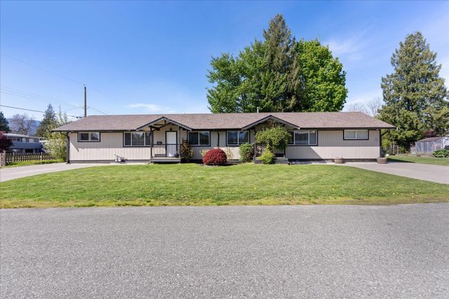 46787 Adanac Avenue, Home with 6 bedrooms, 2 bathrooms and null parking in Chilliwack BC | Image 1