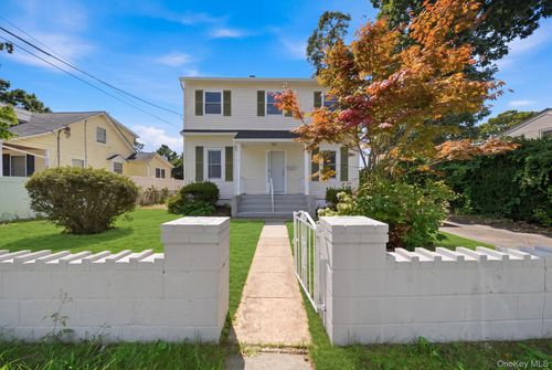 50 Bittermint St, Islip, NY, 11751-2802 | Card Image