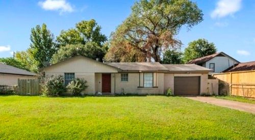 5830 Woodview Dr, Humble, TX, 77396-1752 | Card Image