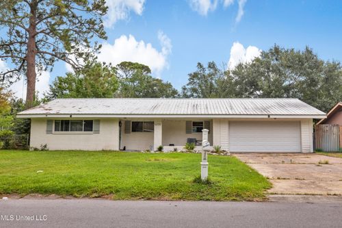 6205 Browning Dr, Ocean Springs, MS, 39564-2601 | Card Image