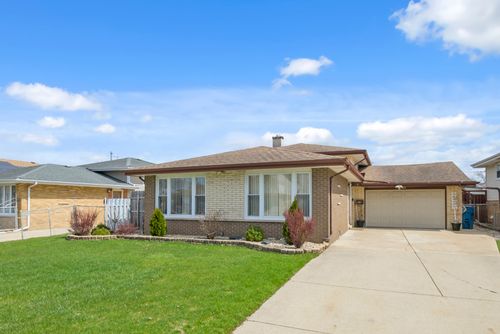 8037 Mcvicker Ave, Burbank, IL, 60459-1907 | Card Image