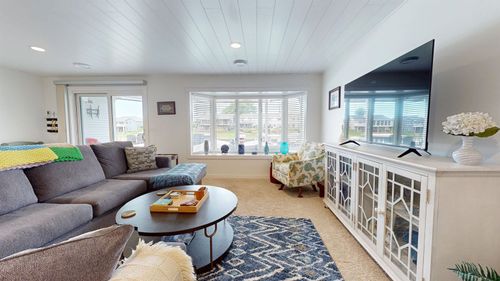 15525 Harbor Dr, Spirit Lake, IA, 51360-7589 | Card Image