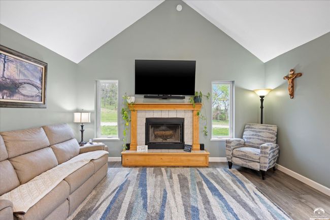11096 43 Rd St, Home with 3 bedrooms, 3 bathrooms and null parking in Perry KS | Image 5