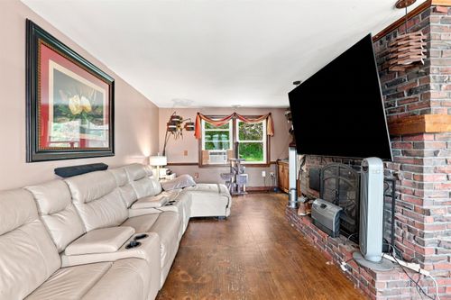 72 Windham Road, Hudson, NH, 03051 | Card Image