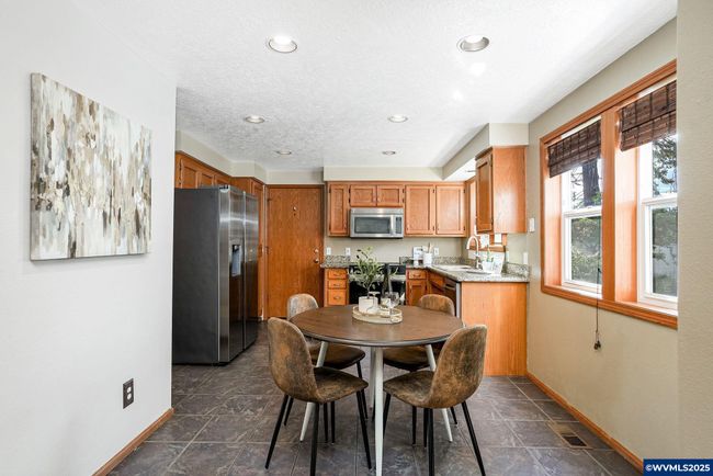 2007 Chase Loop Sw, House other with 3 bedrooms, 3 bathrooms and null parking in Albany OR | Image 13