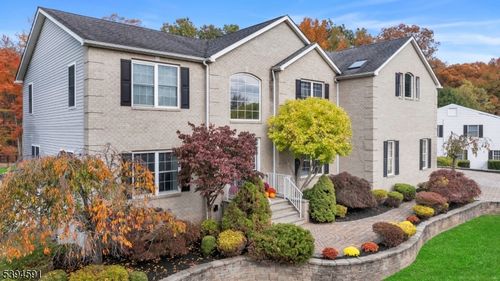 73 Big Piece Rd, Fairfield, NJ, 07004-1107 | Card Image