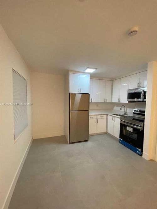 2-615 Ne 3rd St, Hallandale Beach, FL, 33009 | Card Image