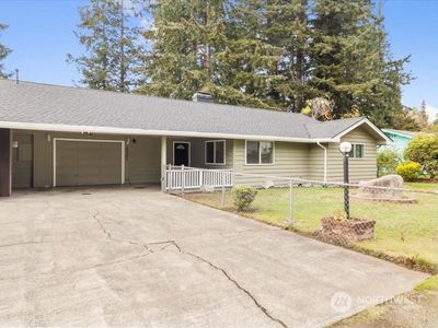 Large covered front patio with fenced front yard separate from backyard. | Image 3