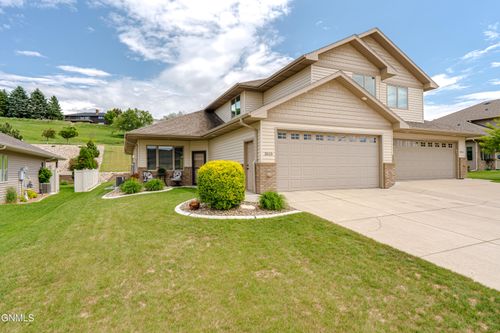 3515 Chevelle Cir, Bismarck, ND, 58503-1709 | Card Image