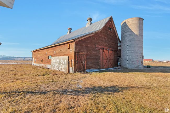 View of outdoor structure featuring a yard | Image 8