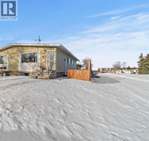 5444 50 St, Camrose, AB, T4V3A8 | Card Image