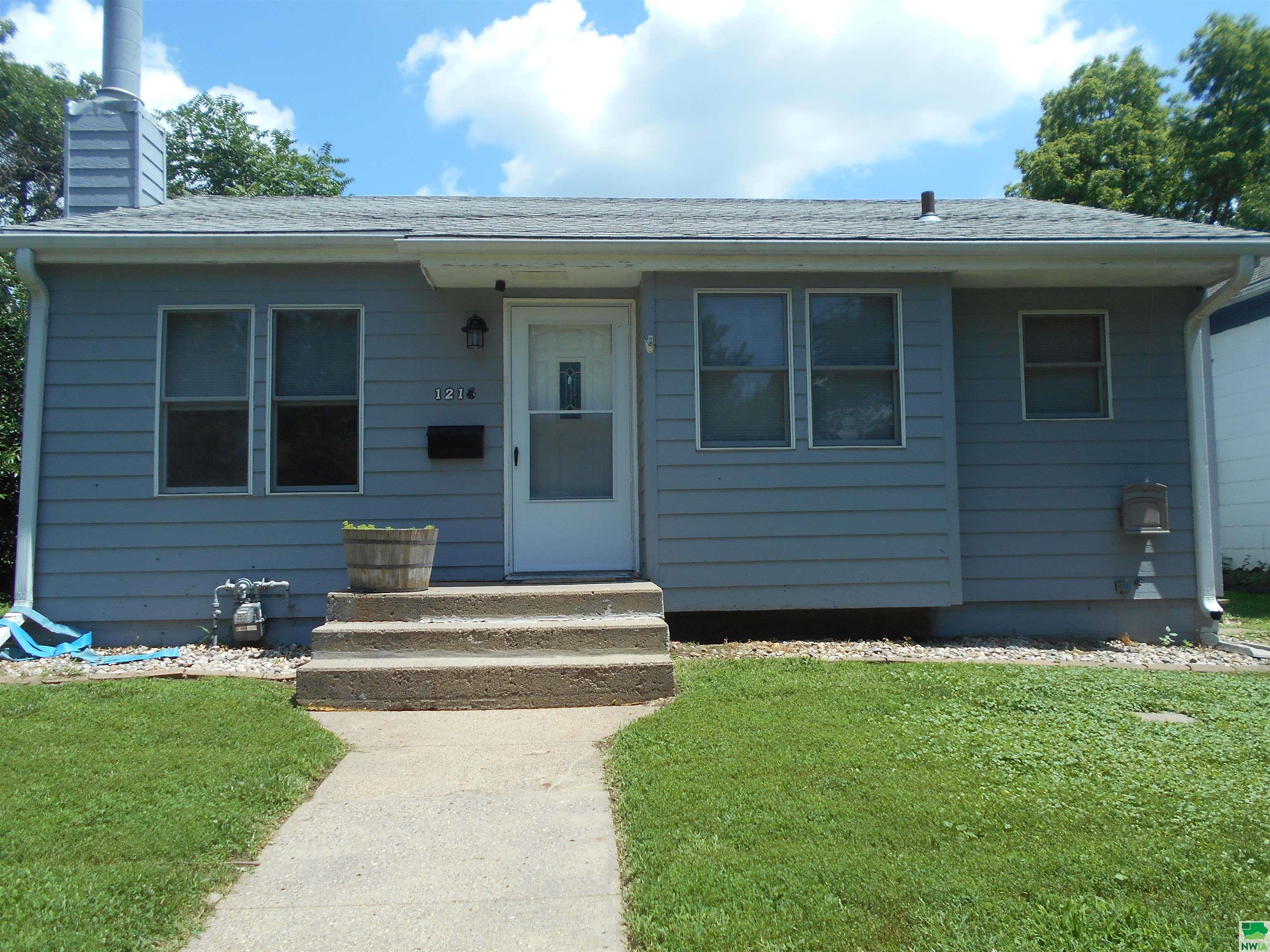 Helen St, Sioux City, IA 51106