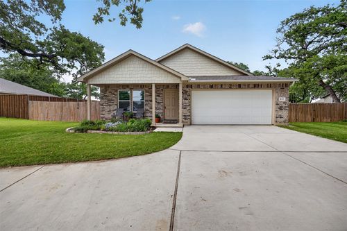 901 E 3rd St, Springtown, TX, 76082-3027 | Card Image