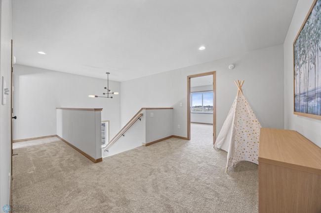 Upper Level Landing | Image 19