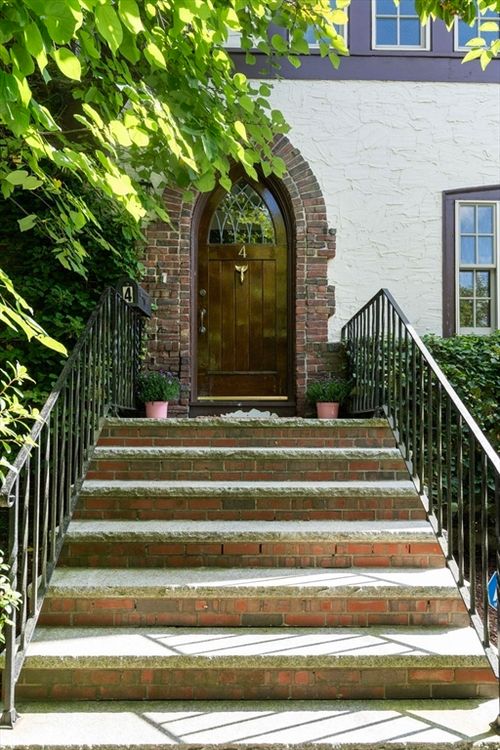 4 Hosmer Cir, Newton, MA, 02465-2508 | Card Image