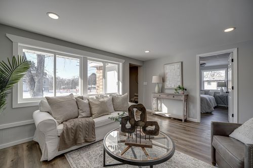 1690 2nd Ave, Newport, MN, 55055-1048 | Card Image