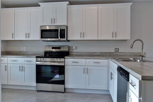 3298 E Iris Ln, House other with 3 bedrooms, 2 bathrooms and null parking in BELL FL | Image 5