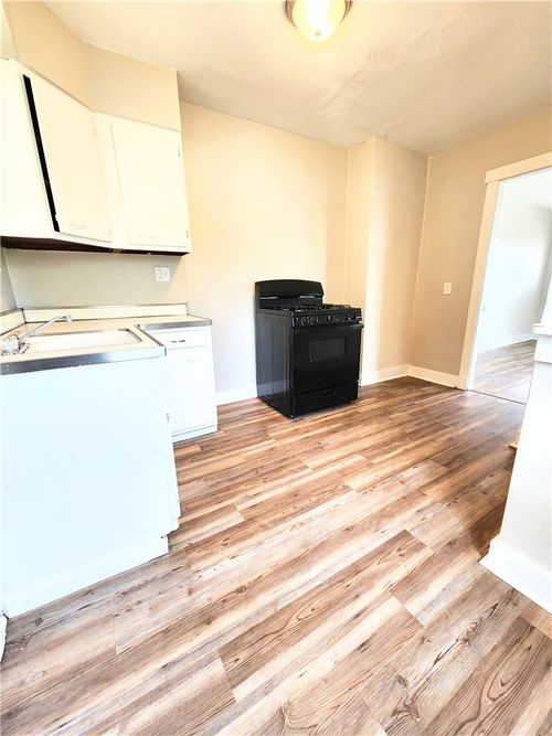 907 Vermont Ave, White Oak, PA, 15131-1131 | Card Image