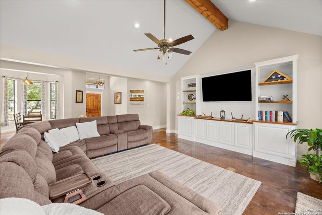 122 Twisting Oak Ct, House other with 4 bedrooms, 3 bathrooms and null parking in Pipe Creek TX | Image 13