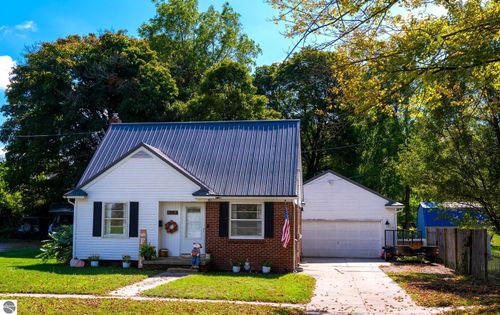 508 E 6th St, Clare, MI, 48617-1632 | Card Image