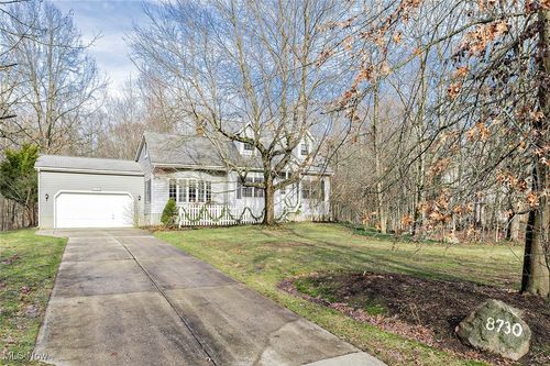 8730 Lake In The Woods Trl, Chagrin Falls, OH, 44023-4336 | Card Image