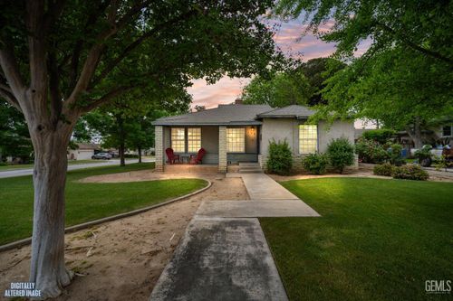 172 La Mesa Dr, Bakersfield, CA, 93305-2447 | Card Image