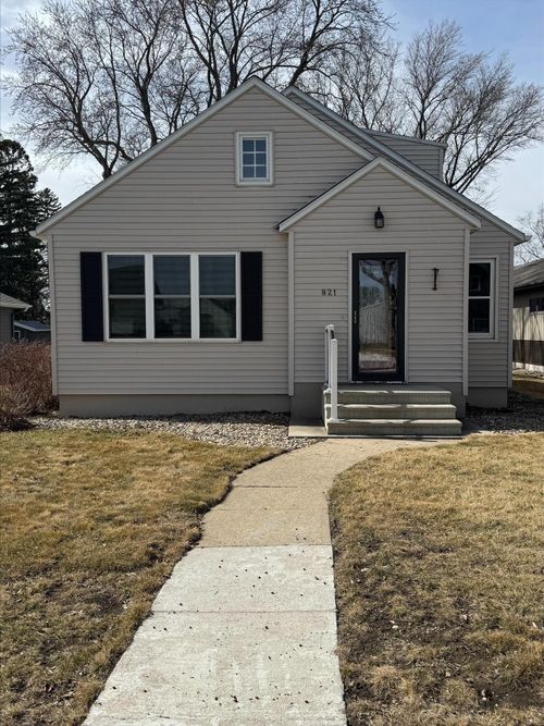 821 1st Ave W, Edgerton, MN, 56128-1276 | Card Image