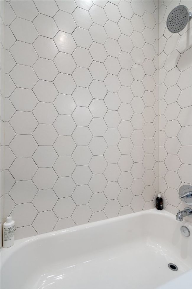 Secondary Bathroom | Image 24