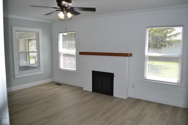 Plenty of windows for natural light | Image 13