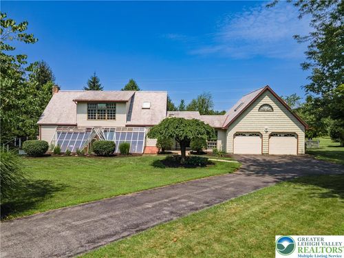 923 Bauman Rd, Nazareth, PA, 18064-9347 | Card Image
