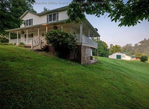 154 Horseshoe Dr, Buffalo, WV, 25033-7464 | Card Image
