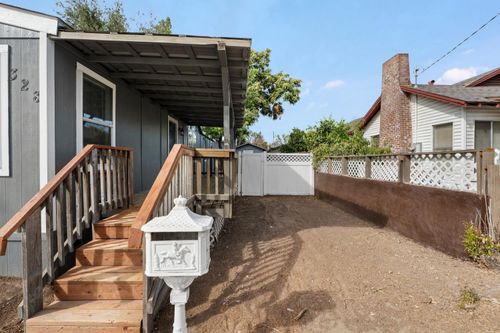 328 N 3rd Ave, Oakdale, CA, 95361-3044 | Card Image