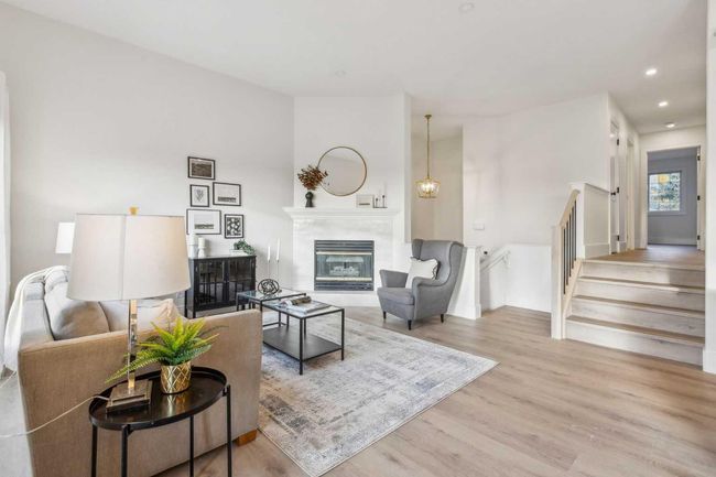 364 Prominence Hts Sw, Townhouse with 3 bedrooms, 3 bathrooms and 4 parking in Calgary AB | Image 9