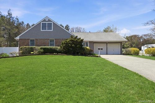 31 Chelsea Dr, Syosset, NY, 11791-2912 | Card Image