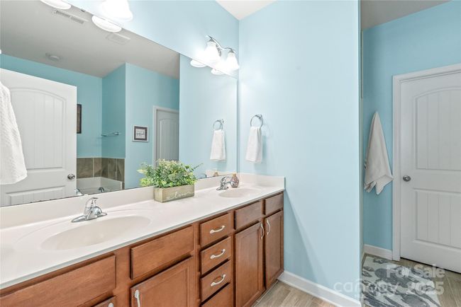 En-suite bathroom with walk-in closet. | Image 11