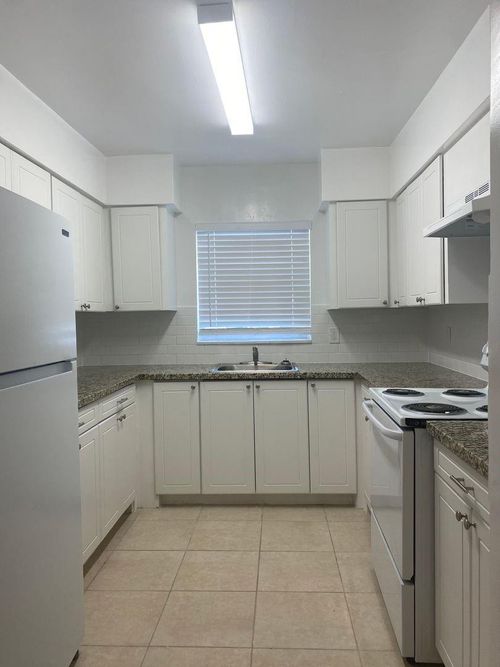 apt-7-3800 Riverside Dr, Coral Springs, FL, 33065-4548 | Card Image