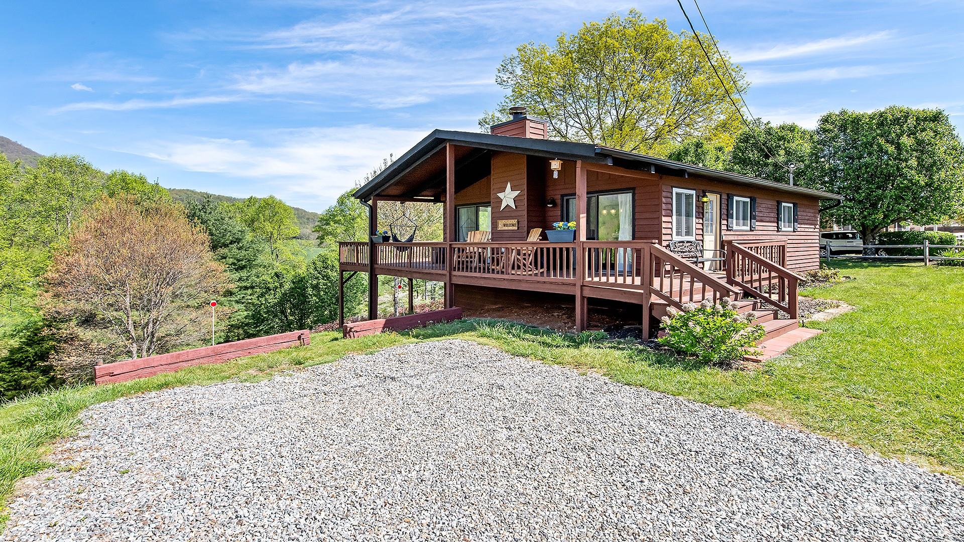 Midland Dr, Waynesville, NC 28785